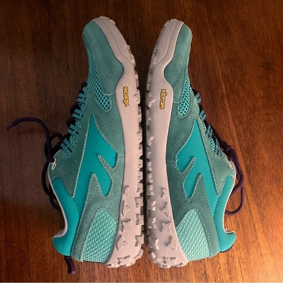 Hi-Tec Apollo Aqua Marine/Wine color. Women’s size 8.5. Like new - Picture 9 of 15